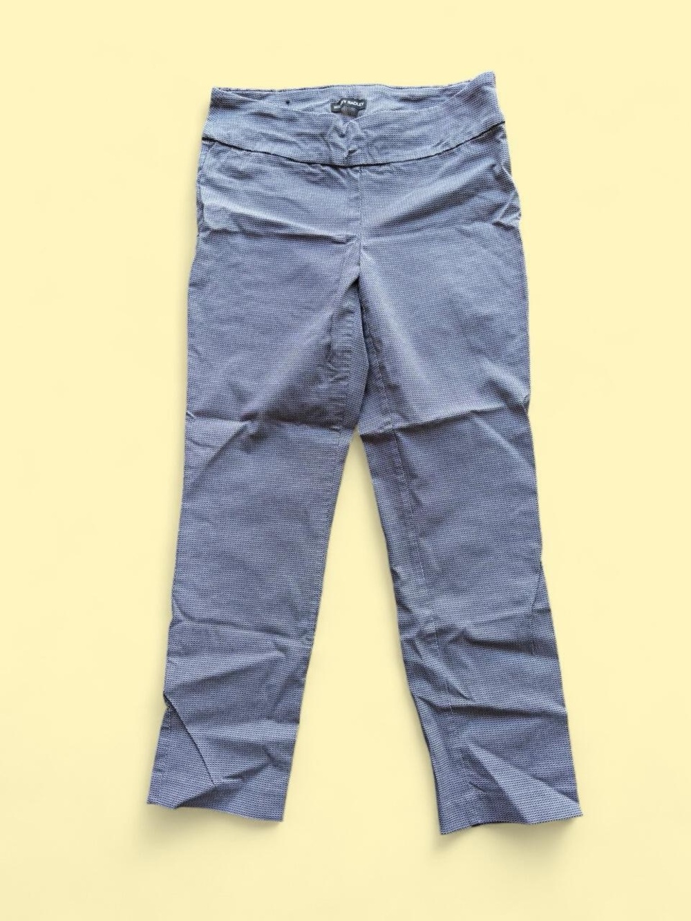 ✨Hilary Radley gray
capri pants with small white polka dots, size 8.✨